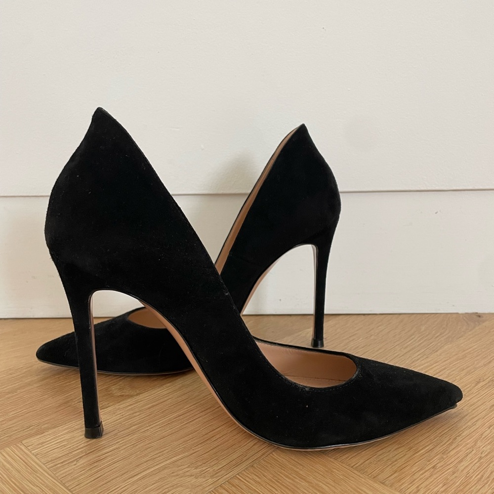 Black Suede Gianvito Rossi stiletto pump size 37